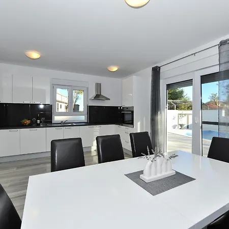 Ledinko By Interhome Casa vacanze