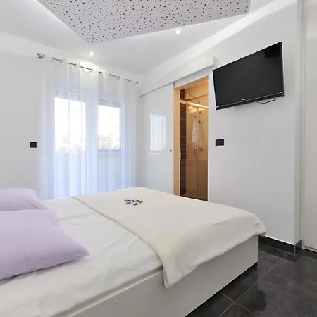 Ledinko By Interhome *